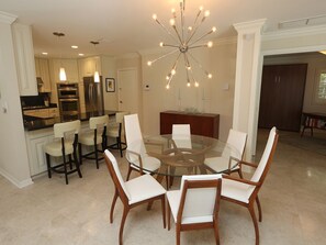 Dining - Chic Pet Friendly Lido Key Home w Pool Near Beach & Shops: Rondy Home by RVA (Sarasota)