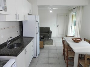 Apartemen | Dapur pribadi | Lemari es besar, microwave, oven, dan kompor