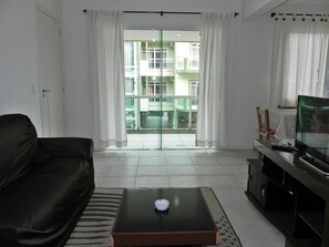 Apartamento | Sala de estar | TV de tela plana