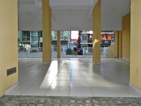 Parkir mandiri gratis