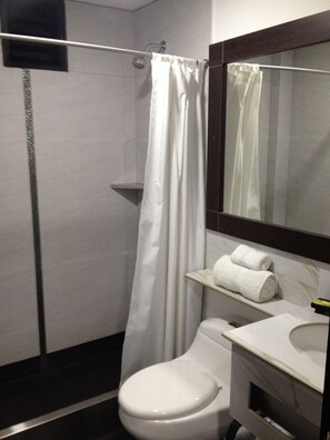 Superior Double Room | Bathroom | Shower, free toiletries