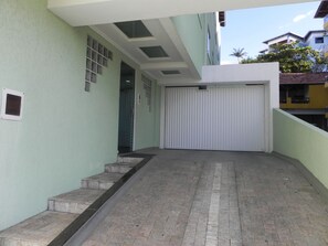 Property entrance - Residencial Águas Azuis 3 Suites (Bombinhas)