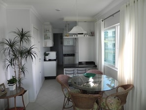 Apartamento (1072) | Área de estar | TV de tela plana