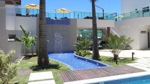 Kolam renang outdoor