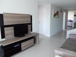 Apartamento (1032) | Sala de estar | TV de tela plana