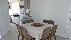 Apartemen (1032) | Makan di kamar
