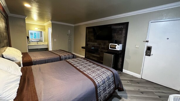 Deluxe Queen Room with Two Queen Beds