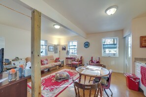 TV - Cozy Rogers Studio Apt w/ Lake Access & Fire Pit! (Rogers)