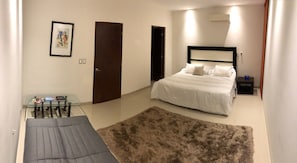 2 chambres, fer et planche à repasser, lit parapluie, accès Internet