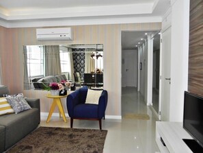 Apartamento (1056) | Sala de estar | TV de tela plana