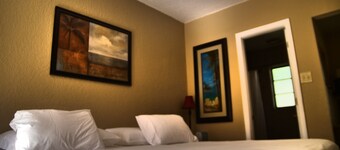 Mar Bay Motel &Suites