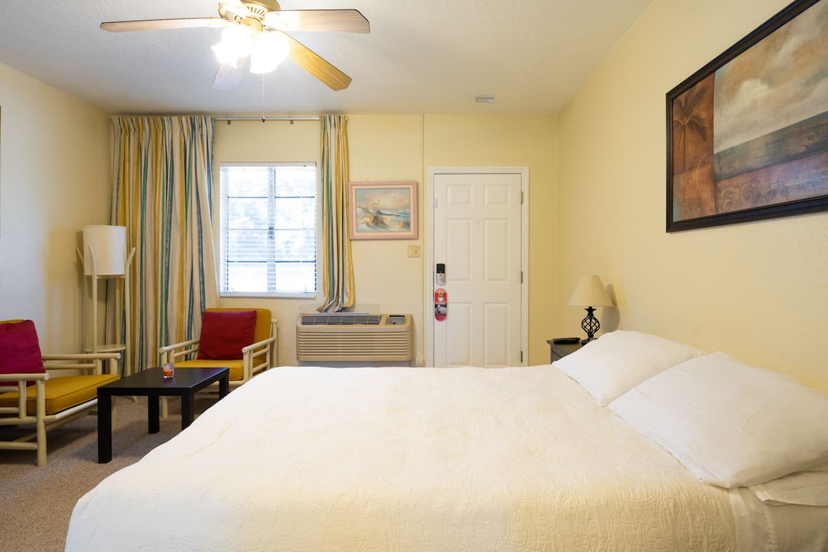 1 bedroom, Egyptian cotton sheets, premium bedding, soundproofing
