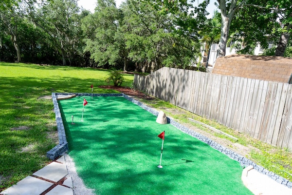 Mini-golf