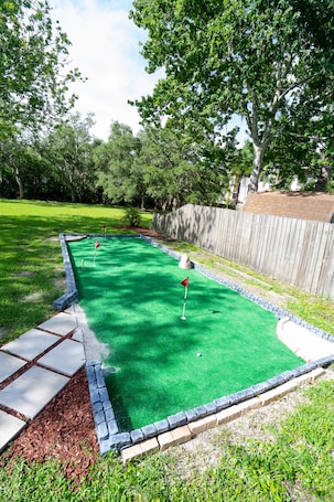 Mini-golf