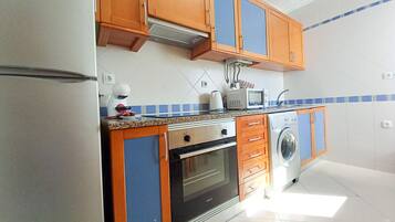 Fridge, microwave, oven, coffee/tea maker