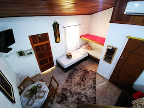 Ferros/tábuas de passar roupa, Wi-Fi de cortesia, roupa de cama