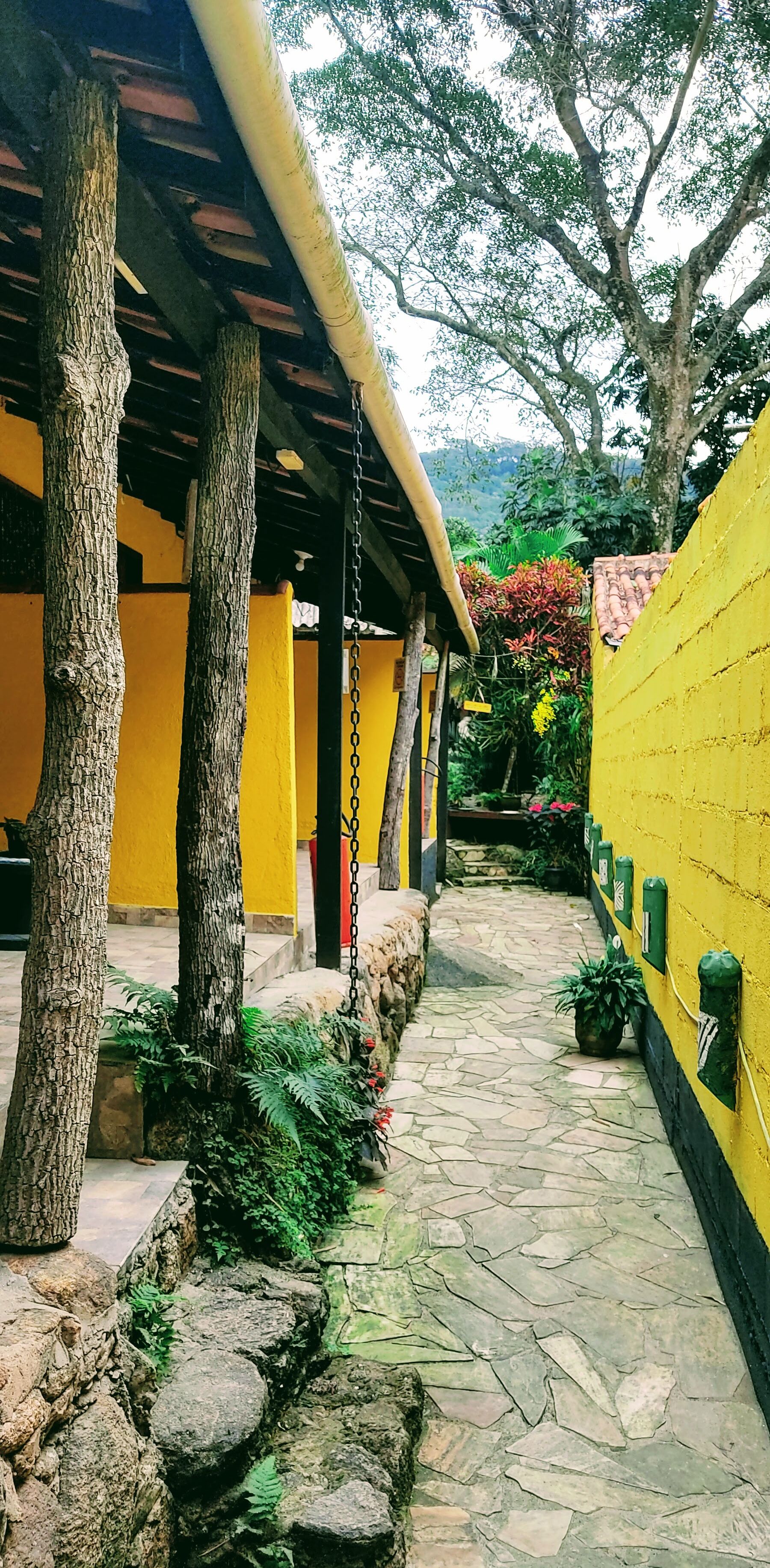 Vista frontal de la propiedad