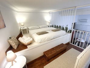 3 bedrooms, soundproofing, iron/ironing board, travel crib - APARTMENT IN THE HEART OF PALERMO (Palermo)