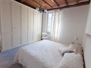 3 chambres, fer et planche à repasser, lit parapluie, Wi-Fi gratuit