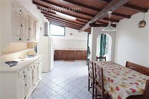 Interior - ROMANTIC VILLA WITH GARDEN, BBQ, WI FI, AIR CONDITIONING (Pietrasanta)