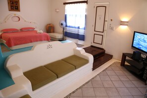 Studio Suite | In-room safe, individually furnished, iron/ironing board, free WiFi
