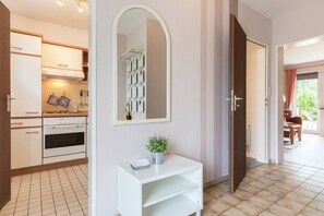 Kühlschrank, Mikrowelle, Ofen, Geschirrspüler