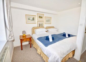 3 slaapkamers, een strijkplank/strijkijzer, reisbedje, gratis wifi