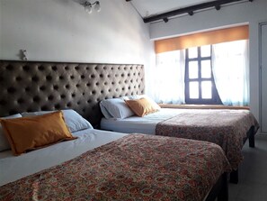 Minibar, free WiFi