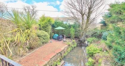 OLD SMIDDY APARTMENT, BALLOCH, LOCH LOMOND SLEEPS 3 IN FAMILY ROOM