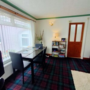 Interior - OLD SMIDDY APARTMENT, BALLOCH, LOCH LOMOND SLEEPS 3 IN FAMILY ROOM (Balloch)