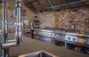 Kühlschrank, Ofen, Herdplatte, Geschirrspüler