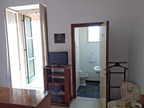 Shower, hair dryer, bidet, towels - Old town, "Via Vecchia" house - Very close University for Foreigners (Perugia)