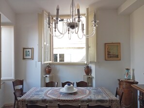 Dining - Old town, "Via Vecchia" house - Very close University for Foreigners (Perugia)