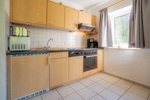 Kühlschrank, Mikrowelle, Ofen, Geschirrspüler