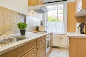 Kühlschrank, Mikrowelle, Ofen