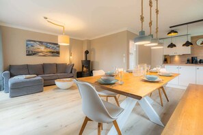 Unclassified image, 4 of 17, button