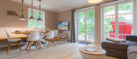 Televisión y chimenea