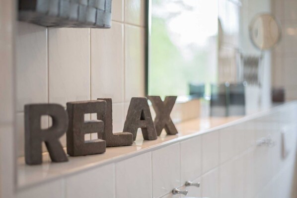 Unclassified image, 1 of 19, button