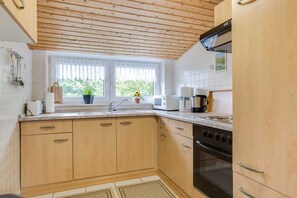 Fridge, microwave, oven - Apartment 5 (ID 117), Germany (Sankt Peter-Ording)
