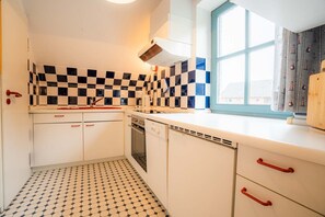 Refrigerador, microondas, horno y lavavajillas
