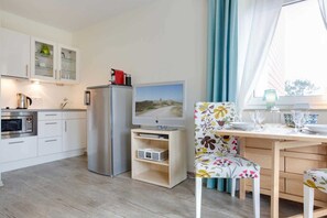 Fridge, microwave