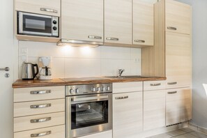 Réfrigérateur, micro-ondes, four, lave-vaisselle