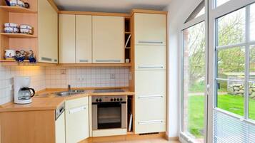 KĂŒhlschrank, Mikrowelle, Ofen, GeschirrspĂŒler
