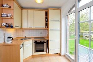 Kjøleskap, mikrobølgeovn, ovn og oppvaskmaskin