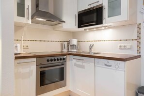 Køleskab, mikrobølgeovn, ovn, opvaskemaskine