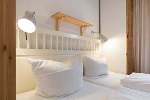 1 bedroom, WiFi, bed sheets - Apartment 2 rear (ID 014) - House Sandpeter (Sankt Peter-Ording)