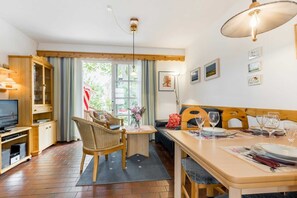 TV, fireplace - House part 8 (ID 261) - part of the house 8 Greetje (ID 261) (Sankt Peter-Ording)