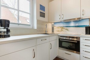 Kühlschrank, Mikrowelle, Ofen, Geschirrspüler