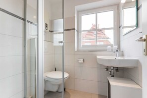 Unclassified image, 3 of 20, button