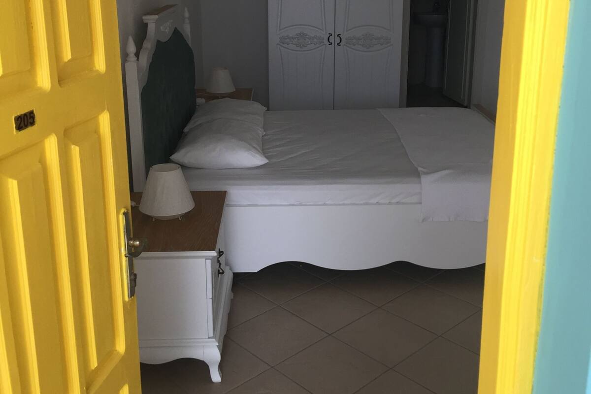 Premium bedding, free WiFi